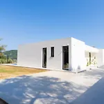The Oasis, Luxury In Nidri Villa *