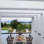 The Oasis, Luxury In Nidri Villa *