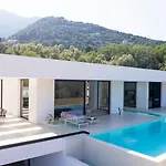 The Oasis, Luxury In Nidri Villa *