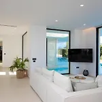 The Oasis, Luxury In Nidri Villa