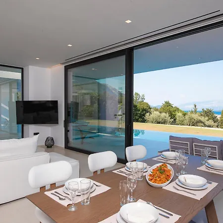 The Oasis, Luxury In Nidri