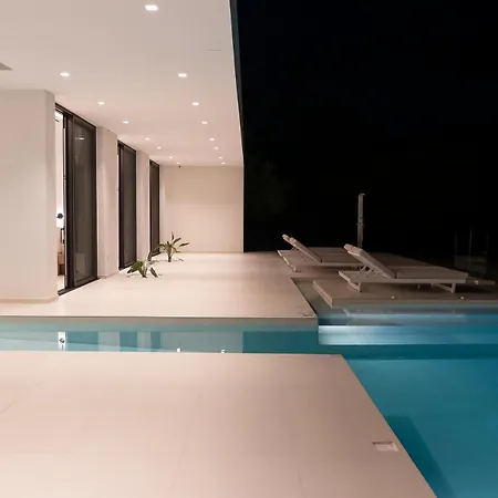 ヴィラ The Oasis, Luxury In Nidri