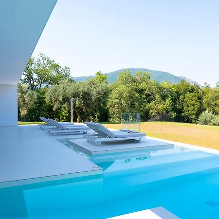 The Oasis, Luxury In Nidri ヴィラ *