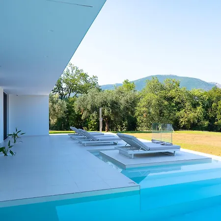 The Oasis, Luxury In Nidri *