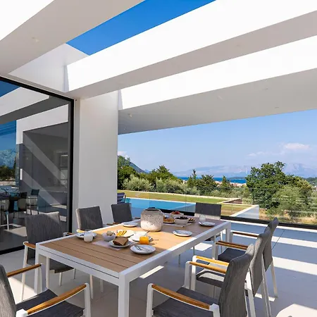 The Oasis, Luxury In Nidri