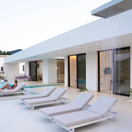 The Oasis, Luxury In Nidri Луксозна вила