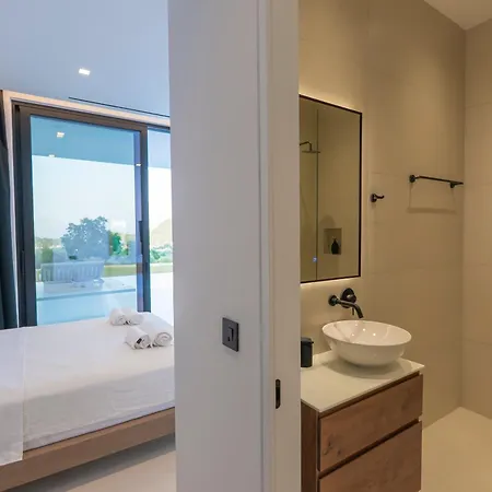 The Oasis, Luxury In Nidri Луксозна вила