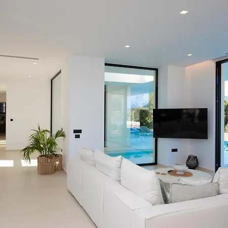 The Oasis, Luxury In Nidri Луксозна вила