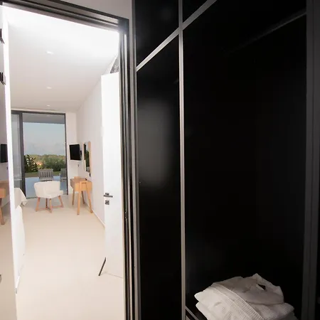 The Oasis, Luxury In Nidri Луксозна вила